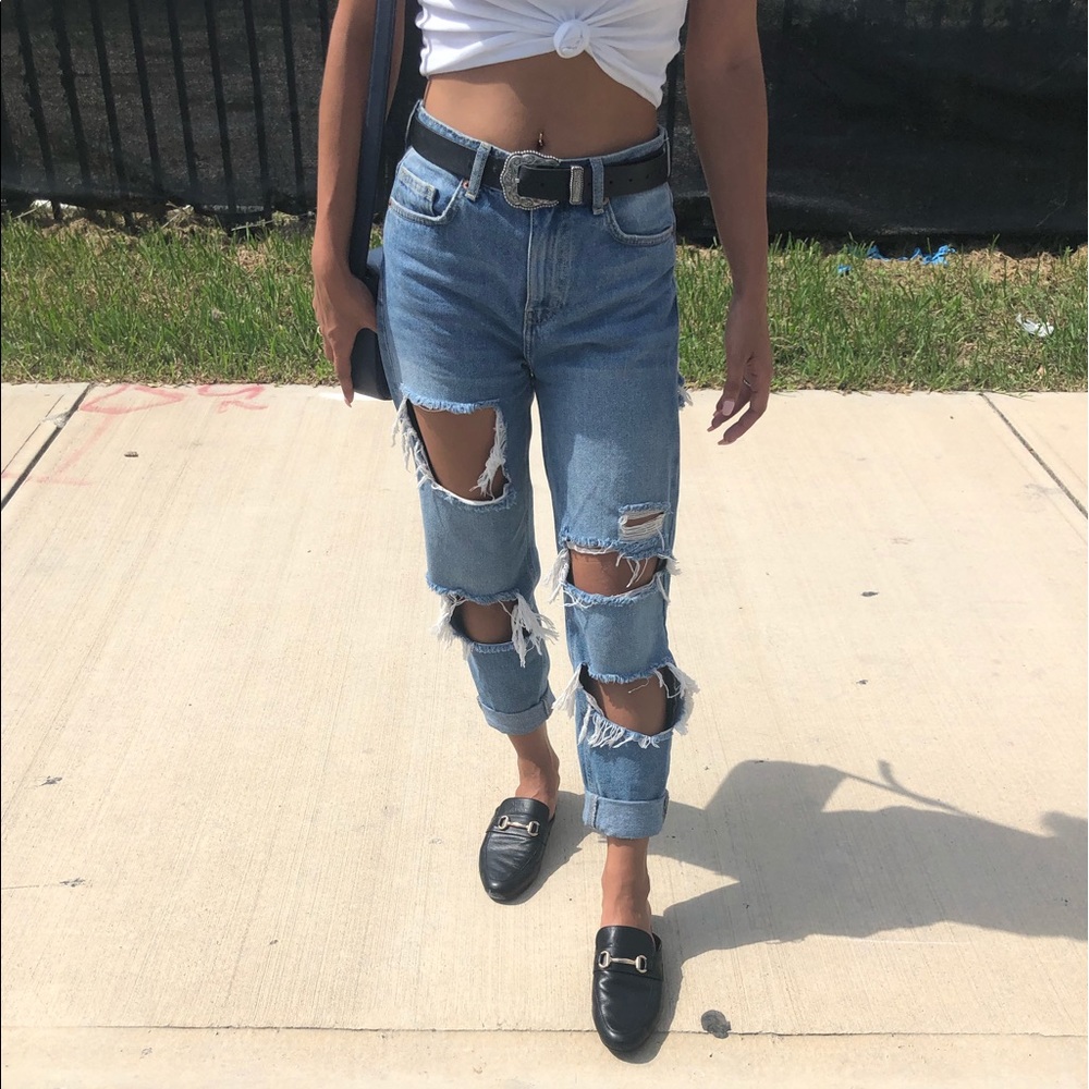 Forever 21 - Ripped BoyFriend Jeans 🍋